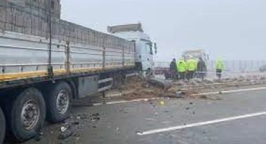 Kırşehir'de katliam gibi kaza! 15 araç birbirine girdi, ortalık savaş alanına döndü: 2 ölü, çok sayıda yaralı var