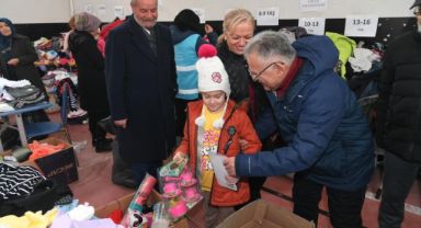 BAŞKAN BÜYÜKKILIÇ, DEPREMZEDELERİ KALDIKLARI YURTTA ZİYARET ETTİ