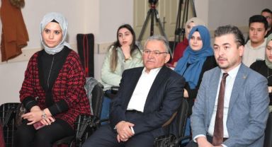 Başkan Büyükkılıç Türkiye'de İlk Olacak Eczacı Asistanlığı Kursunda İlk Ders Zilini Çaldı