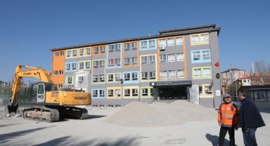 Başkan Çolakbayrakdar, Depremde Hasar Gören Yapıların Yıkım Çalışmalarını Kontrol Etti