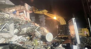 Başkan Çolakbayrakdar; “depremin İlk Saatlerinden İtibaren Gece-gündüz Durmadan Çalışıyoruz”
