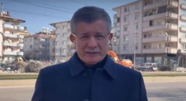 “Böyle krizler Ankara’dan yönetilmez” diyen Davutoğlu uyardı: “Enkaz altında hala cesetler var”