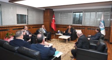 BÜYÜKKILIÇ, KAYSERİ’YE GELEN DEPREMZEDELER İÇİN REKTÖRLERLE BİR ARAYA GELDİ