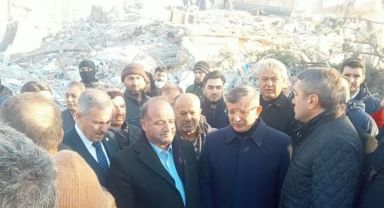 Davutoğlu, Hatay’dan iktidara seslendi: “Seçim öncesi inşaat telaşına girmeyin; milletin gözyaşları üzerinden pr yapmanıza asla izin veremeyeceğiz!”