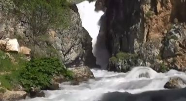 Deprem sonrasında şelalenin suyu kesildi