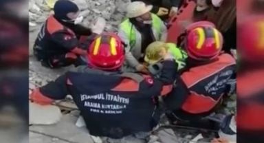Depremin 228. saatinde 13 yaşındaki çocuk enkazdan canlı kurtarıldı