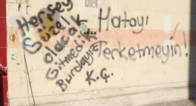 Hatay'da sağlam duvarlara yazılan yazılar görenlere umut oluyor