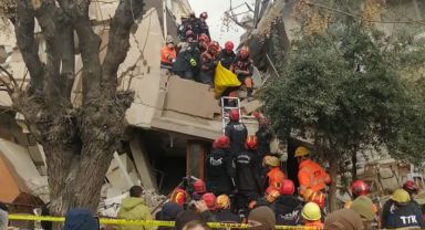 Hatay Gazi Mahallesi’ndeki enkazdan 3 ceset çıkartıldı