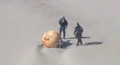Japonya 'gizemli top' nedeniyle sahili kapattı
