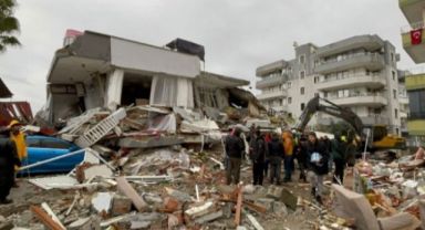 Kahramanmaraş'ta 7.6 şiddetinde yeni deprem! Canlı yayında anbean kameraya yansıdı: Birçok şehirde hissedildi