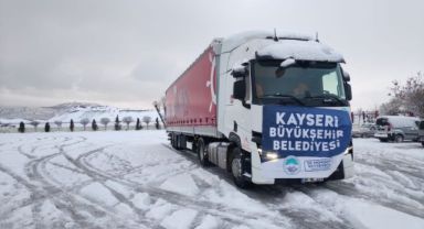 KAYSERİ BÜYÜKŞEHİR’DEN DEPREM BÖLGESİNE 3 KAMYON VE 20 YARDIM TIR