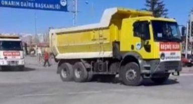 Kayseri Büyükşehir'den Deprem Bölgesine 7 Araçlık İş Makinesi İlave Destek