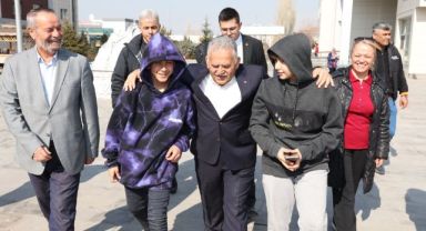 Kayseri Büyükşehir'den Depremzede Öğrencilere Ücretsiz Ulaşım İmkânı