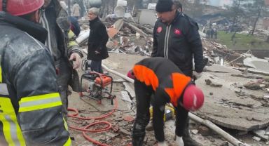 KAYSERİ BÜYÜKŞEHİR’İN DEPREM BÖLGESİNE DESTEK SAYISI 237 ARAÇ, 362 PERSONELE ÇIKTI
