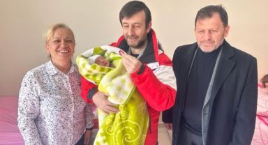 Kayseri'de doğan depremzede bebeklere altın hediyesi