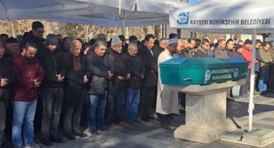 Kayserili öğretmenin ailesi depremde hayatını kaybetti