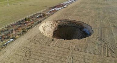 Konya’da iki fay arasında 37 metre çapında obruk oluştu