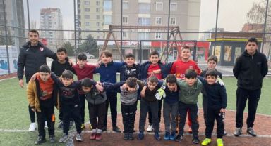 Melikgazi’nin Futbol Kursu İle Çocuklar Daha Verimli Ve Keyifli Zaman Geçiriyor