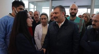 Sağlık Bakanı Koca, hastanede depremzede çocukları ziyaret etti