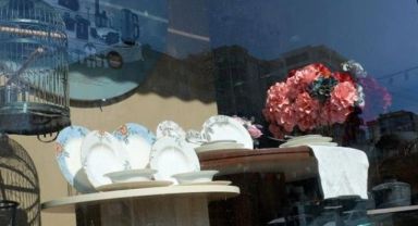 Tabak bile kırılmayan binanın müteahhidi konuştu: Her şeyi kuralına göre yaptım