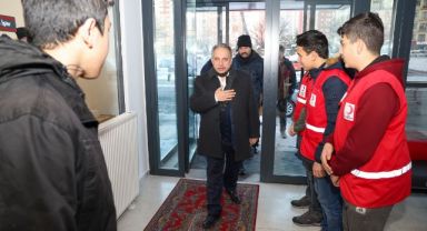 TALAS’TAN DEPREM BÖLGESİNE GECE GÜNDÜZ YARDIM