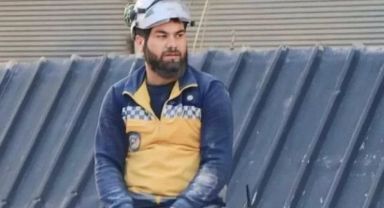 Tek bacağıyla arama kurtarma çalışmalarına katıldı