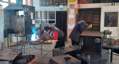 Tomarza'da depremzedeler için soba üretiliyor