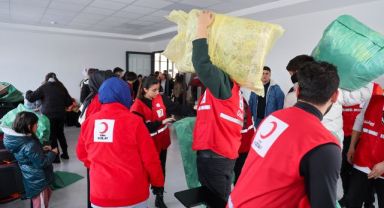 YARDIM TIRLARI TALAS’TAN DEPREM BÖLGESİNE AKIYOR