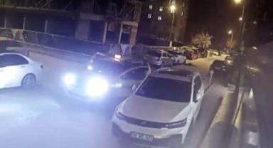 Arkadaşlarıyla tartıştı, taksiden atladı