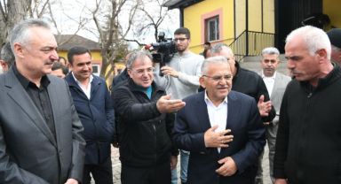 Başkan Büyükkılıç, Depremin Merkez Üssü Karpuzsekisi'nde İncelemelerde Bulundu