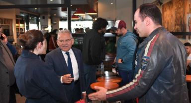 Başkan Büyükkılıç, Forum Kayseri AVM'de Esnaf ve Vatandaşlarla Buluştu