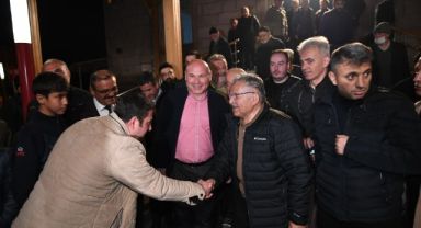 Büyükkılıç, Teravih Sonrası Gençlerle ve Vatandaşlarla Buluştu