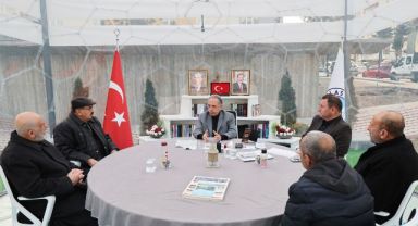 Elbistan’da Kol Kola, Şeffaf Odada Baş Başa