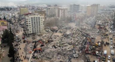 İngiliz mühendisler, deprem bölgesinde yıkımı araştırıyor