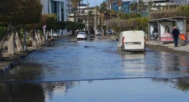 İskenderun'da deniz seviyesi yükseldi