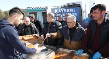 Kayseri ve Kahramanmaraş'ta İftar Sofraları Büyükşehir'den