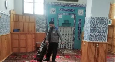 Melikgazi Belediyesi Ramazan Ayına Özel Camilerde Gül Suyuyla Temizlik Yaptı