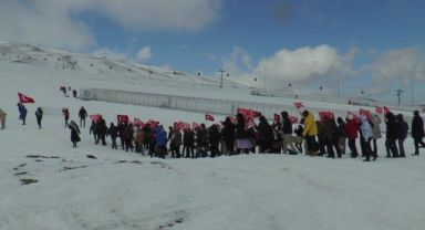 Öğrencilerden Erciyes’te ‘Vatan Sevgisi Yürüyüşü’