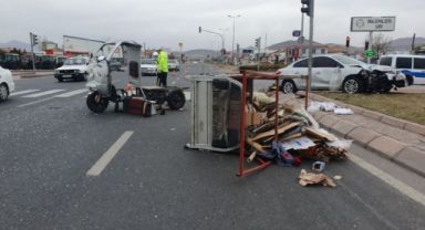 Otomobille çarpışan moped sürücüsü hayatını kaybetti