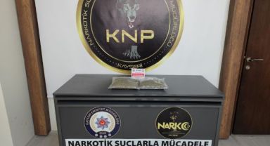 Uyuşturucu taciri, uyuşturucuyu kente sokamadan yakalandı
