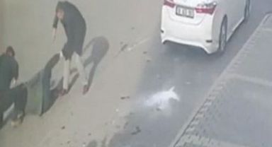 Üzerine araç sürdükleri şahsı önce bıçaklayıp sonra darp ettiler