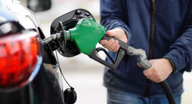 Araç sahiplerine müjde: Yarın akaryakıta çifte büyük indirim geliyor! İşte güncel benzin ve motorin fiyatları...