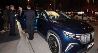 Bakan Akar'dan Ukrayna Altyapı Bakanı Kubrakov'a Togg jesti