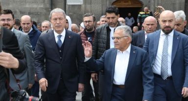 Bakan Akar ile Başkan Büyükkılıç, Bayram Sevincini Vatandaşlarla Yaşadılar