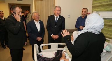 Bakan Akar İle Başkan Büyükkılıç'tan Hastanede Bayram Ziyareti