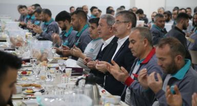 Bakan Akar ve Başkan Büyükkılıç, Sahuru Mobilya İşçileriyle Yaptılar