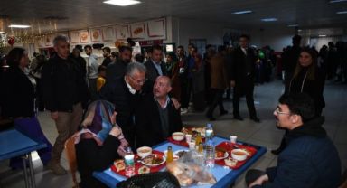 Başkan Büyükkılıç, Depremzedelerle İftar Sofrasında Bir Araya Geldi
