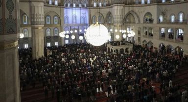 Bayram namazı saat kaçta kılınacak? Diyanet İşleri Başkanlığı açıkladı 2023 il il Ramazan Bayramı namaz vakitleri