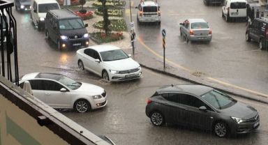 Develi’de caddeler göle döndü