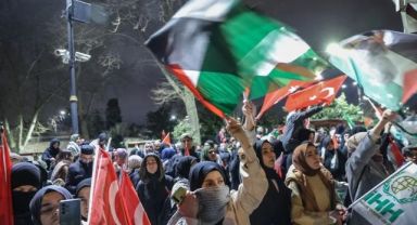 Fatih Camii'nde İsrail protestosu